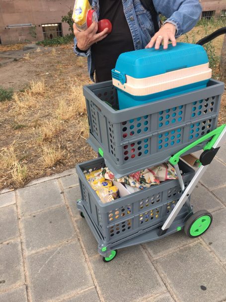 Los geht´s: Trolley gepackt, Kühltasche dabei Los geht´s: Trolley gepackt, Kühltasche dabei